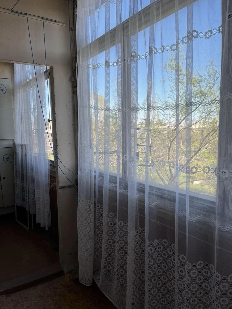 For Sale: 4-room apartment on Yubileyne Street
