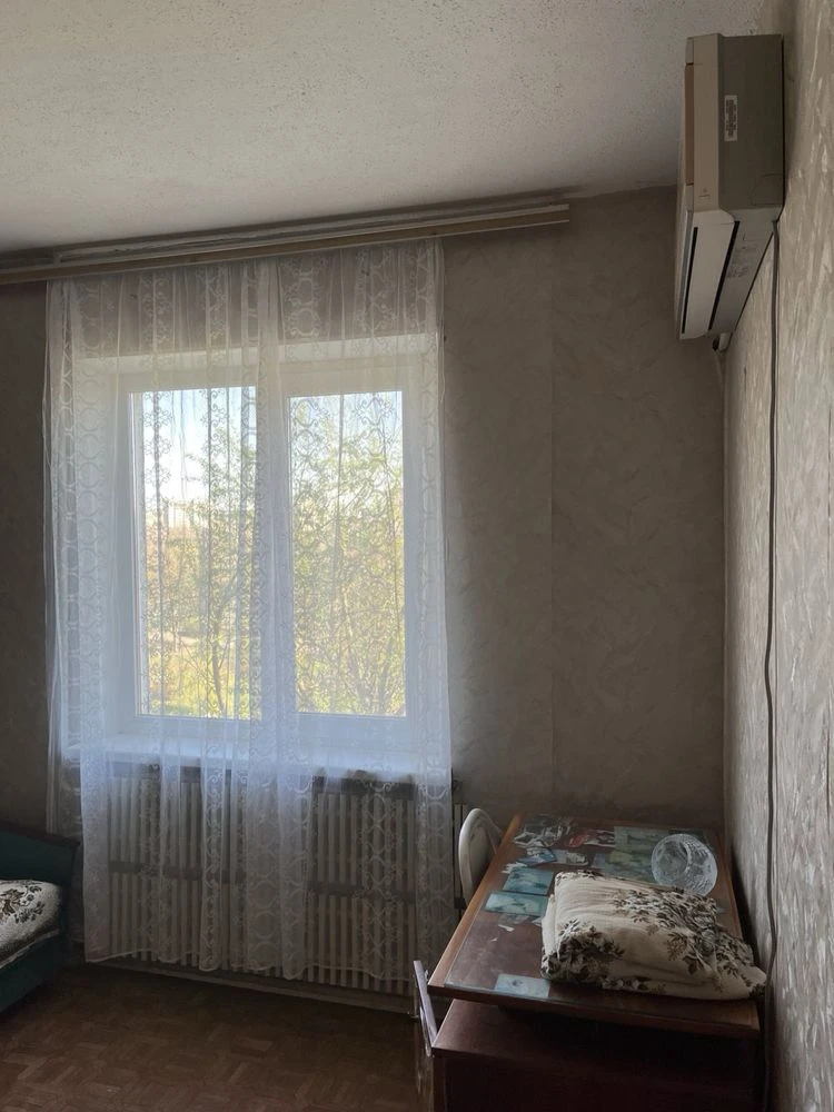 For Sale: 4-room apartment on Yubileyne Street