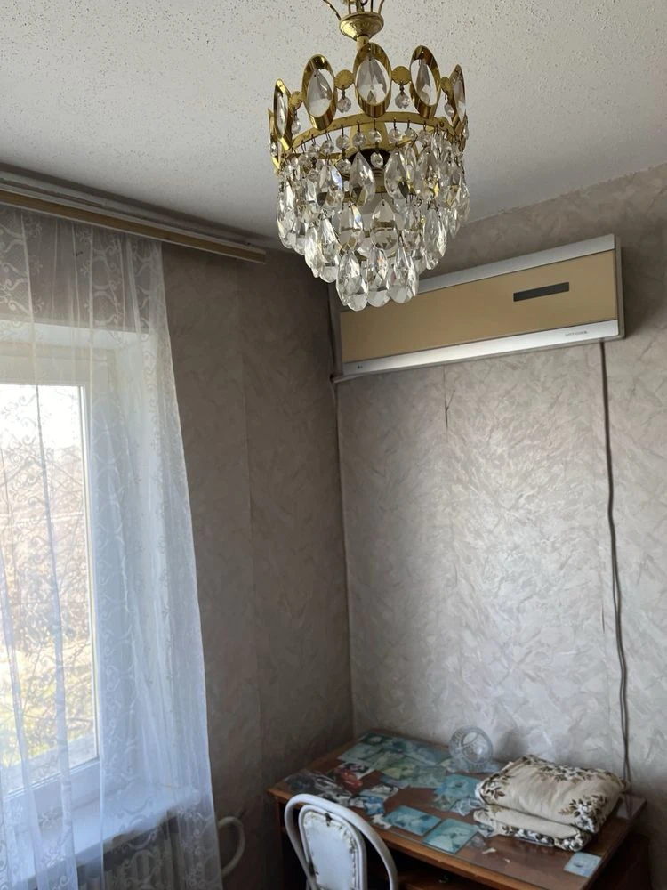 For Sale: 4-room apartment on Yubileyne Street