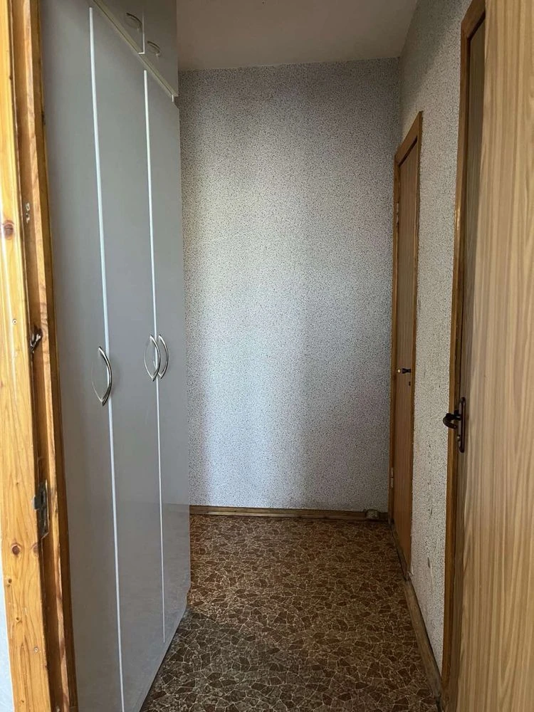For Sale: 4-room apartment on Yubileyne Street