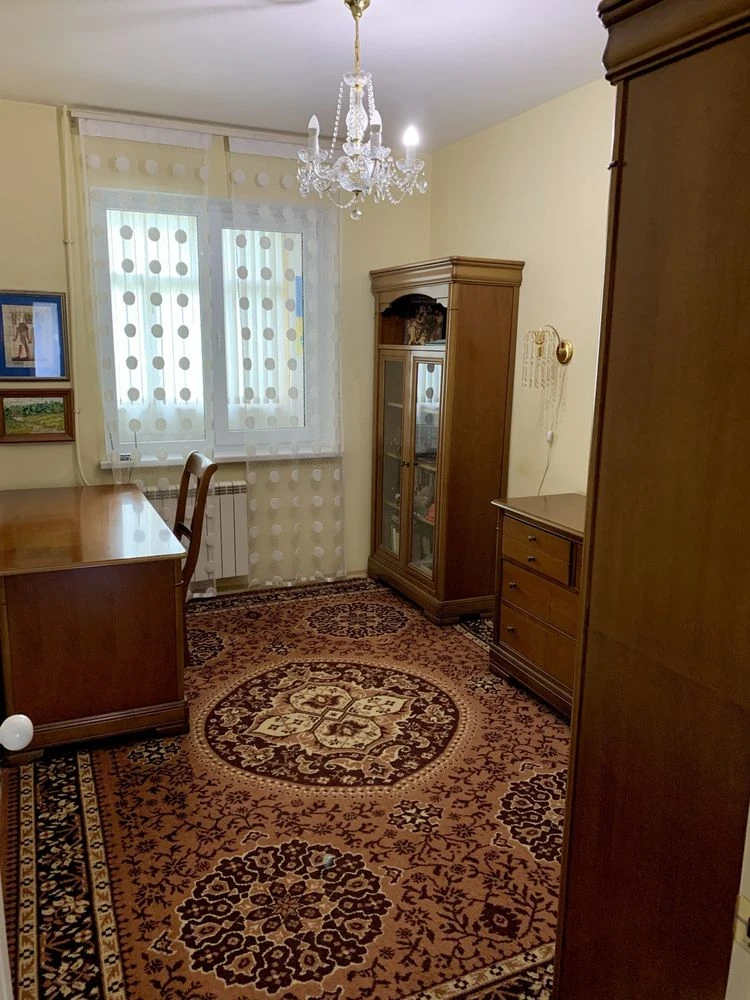 3-комнатная квартира в г. Кривой Рог, ул. В. Бызова