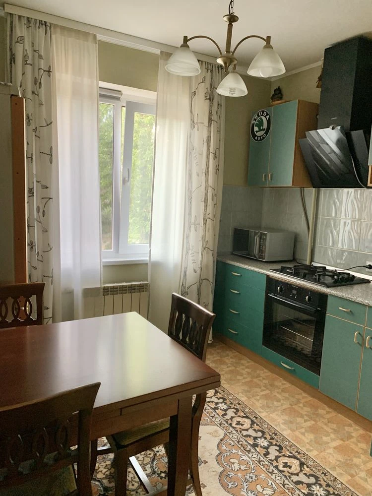 3-комнатная квартира в г. Кривой Рог, ул. В. Бызова