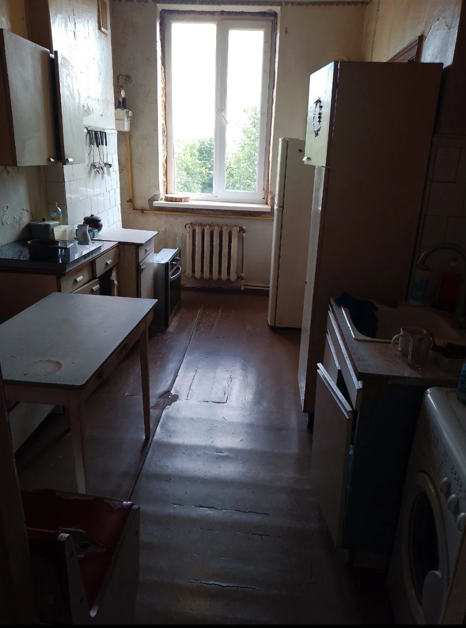Продається велика 3-кімнатна квартира-сталінка 67,3 кв. м з АВТОНОМНИМ опаленням