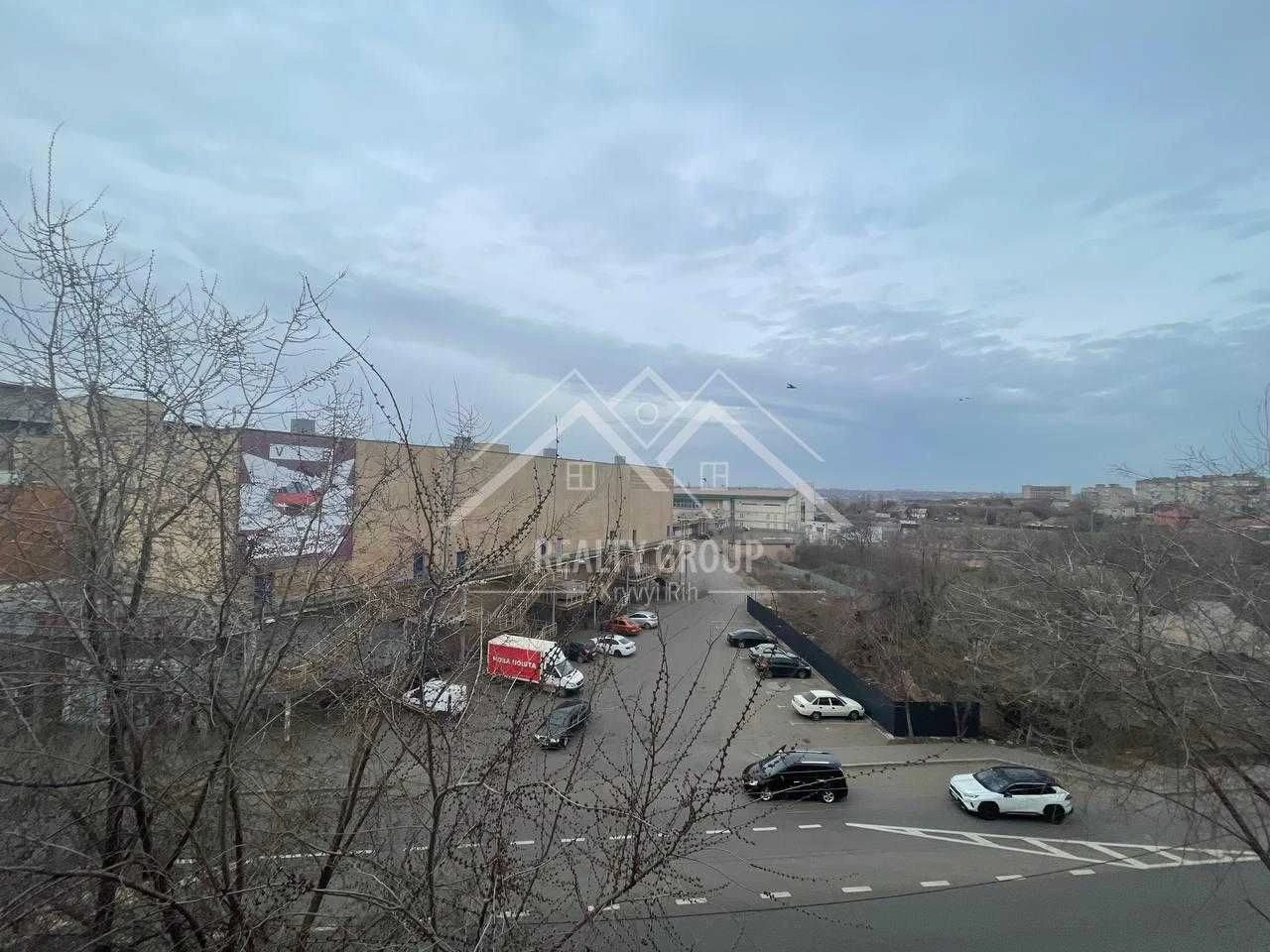 Продажа 1-комнатной квартиры (район Victory Plaza)