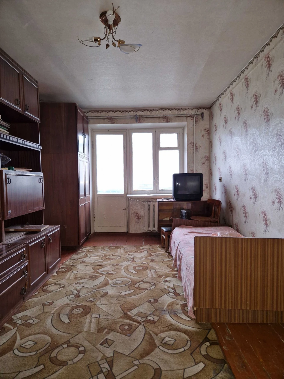 For Sale: 3-bedroom apartment in Kryvyi Rih, Inhulets. Owner