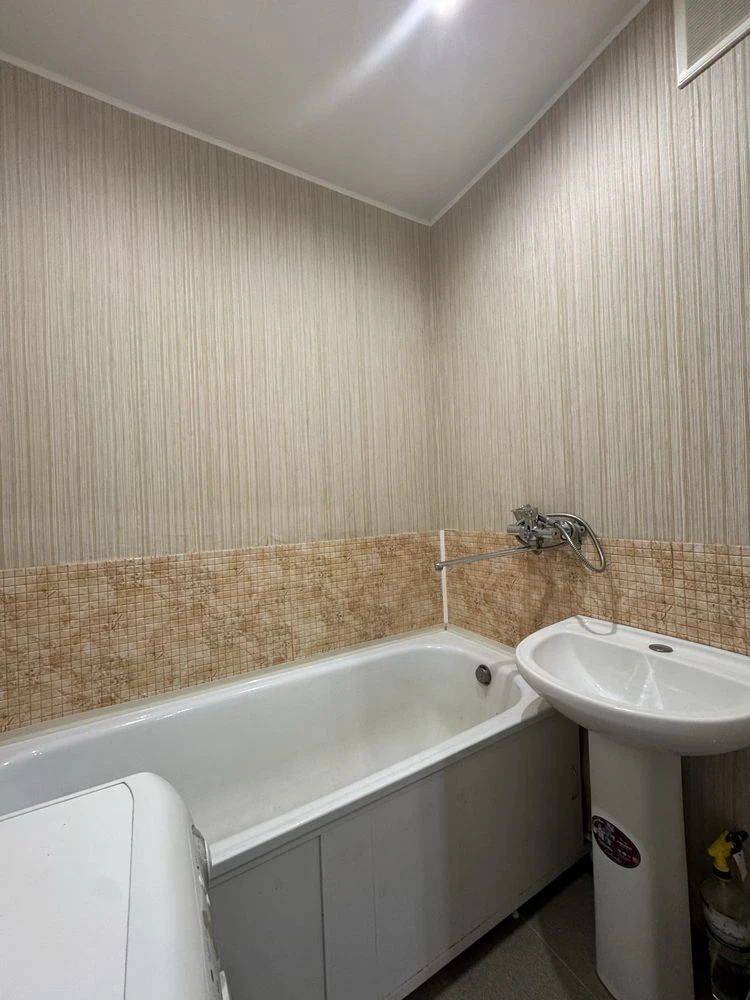 Sale of a 3-room apartment, in the Saksaqanskom district (municipality of Gornjatski)