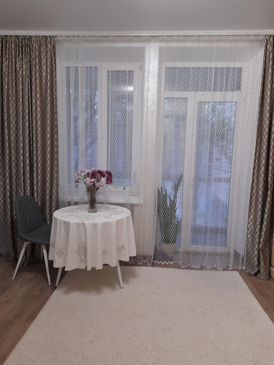 3-room apartment on Post Office Street with a garage.
