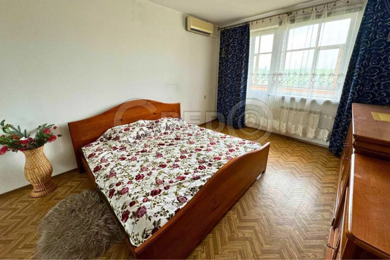 Sale of a 3-bedroom apartment combined with a 1-bedroom apartment. "Sunny"
