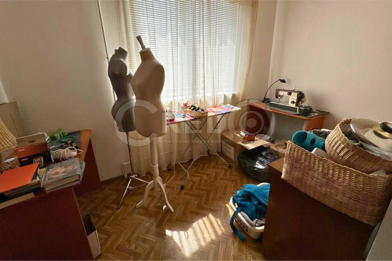 Sale of a 3-bedroom apartment combined with a 1-bedroom apartment. "Sunny"