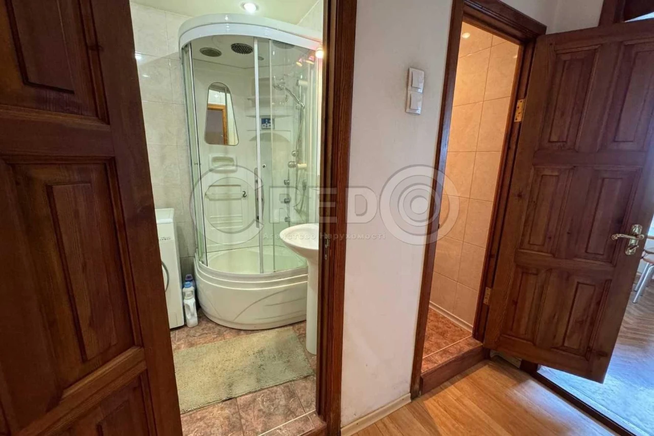 Sale of a 3-bedroom apartment combined with a 1-bedroom apartment. "Sunny"