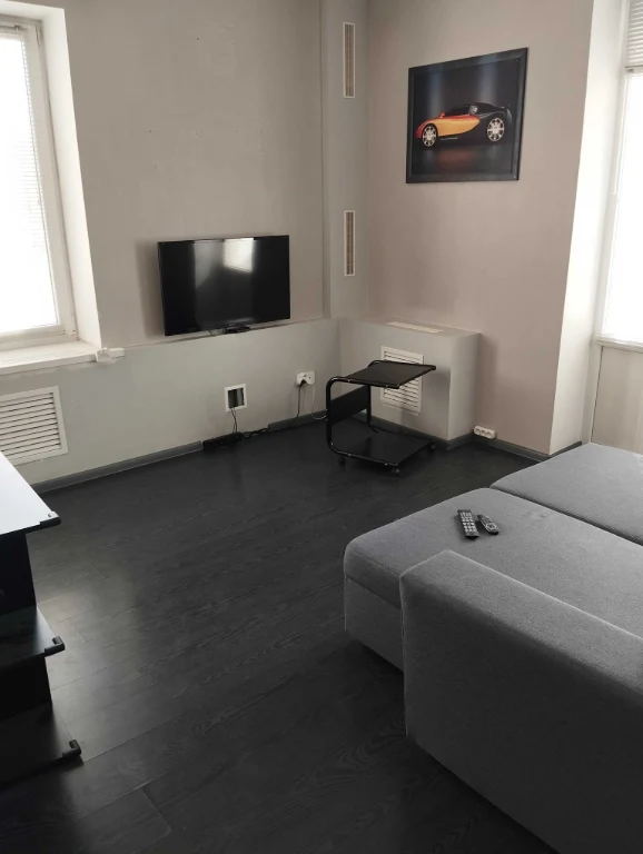 Apartment for sale, (3 rooms, Stalinist building, center)