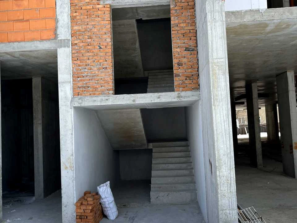 Квартира. Івано-Франківськ, Гната Хоткевича вул., (Будинок)