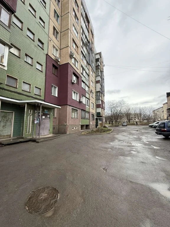 Продается 3-комнатная квартира в Восточном -1