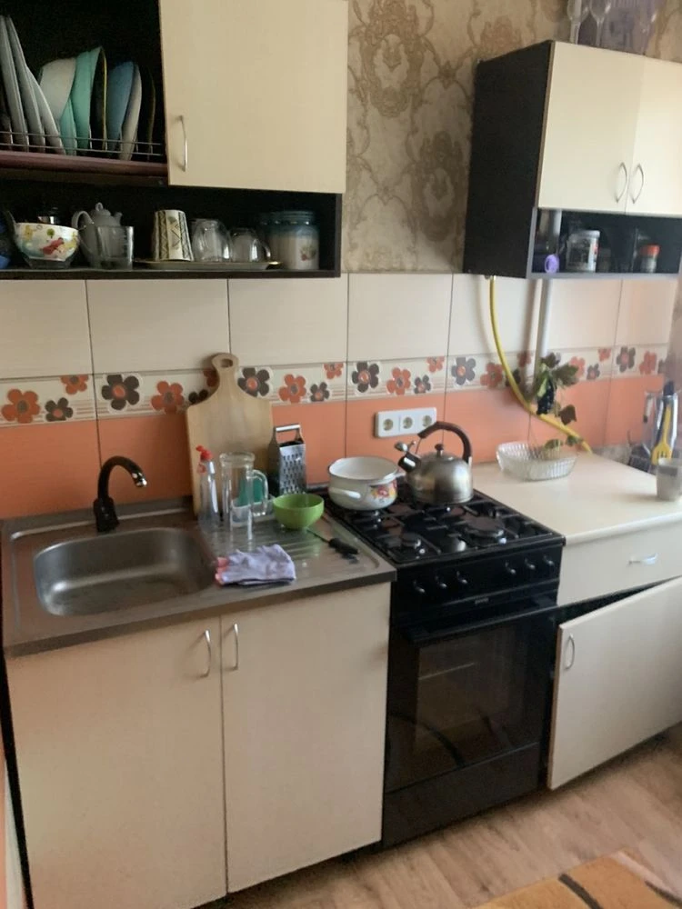 For Sale: 3-room apartment on Gagarin Avenue (University stop).