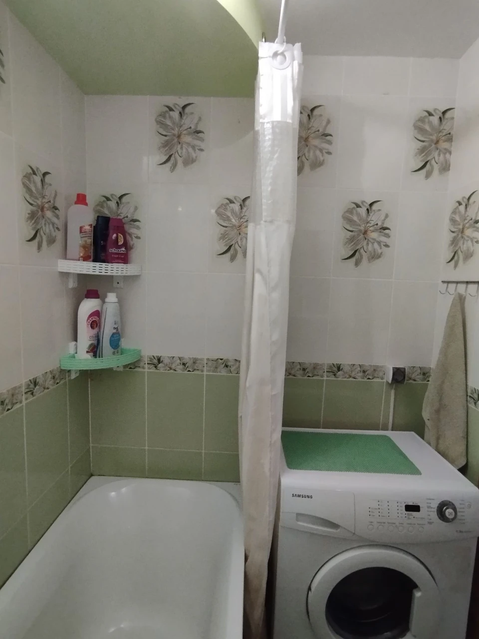 Three-room apartment, Ingulets.