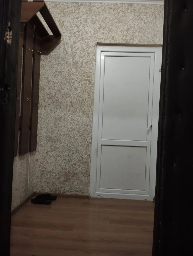 Three-room apartment, Ingulets.