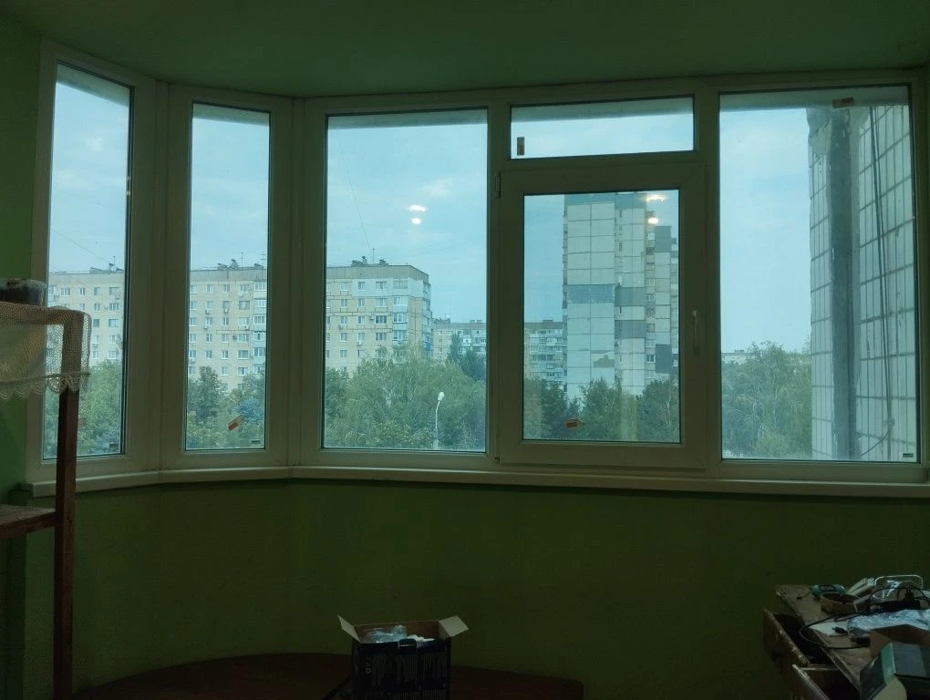 Three-room apartment, Ingulets.