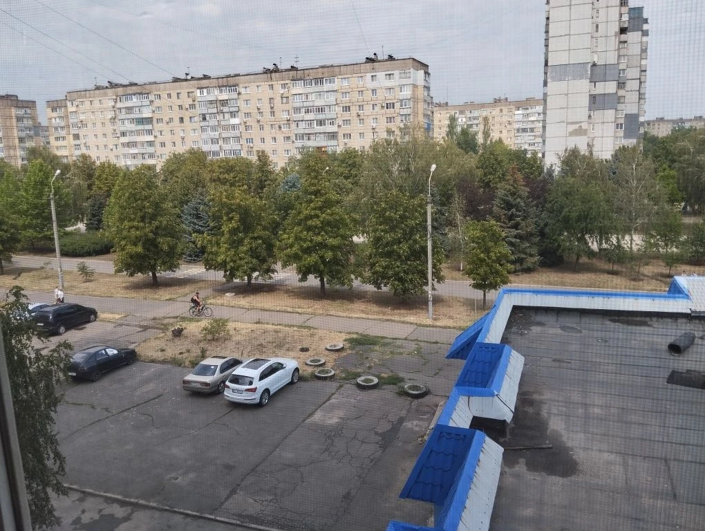 Three-room apartment, Ingulets.