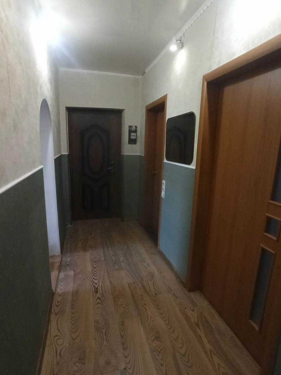 Продається двокімнатна квартира.