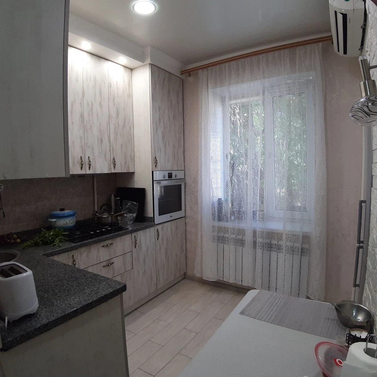 For Sale: 3-room apartment on Karachun