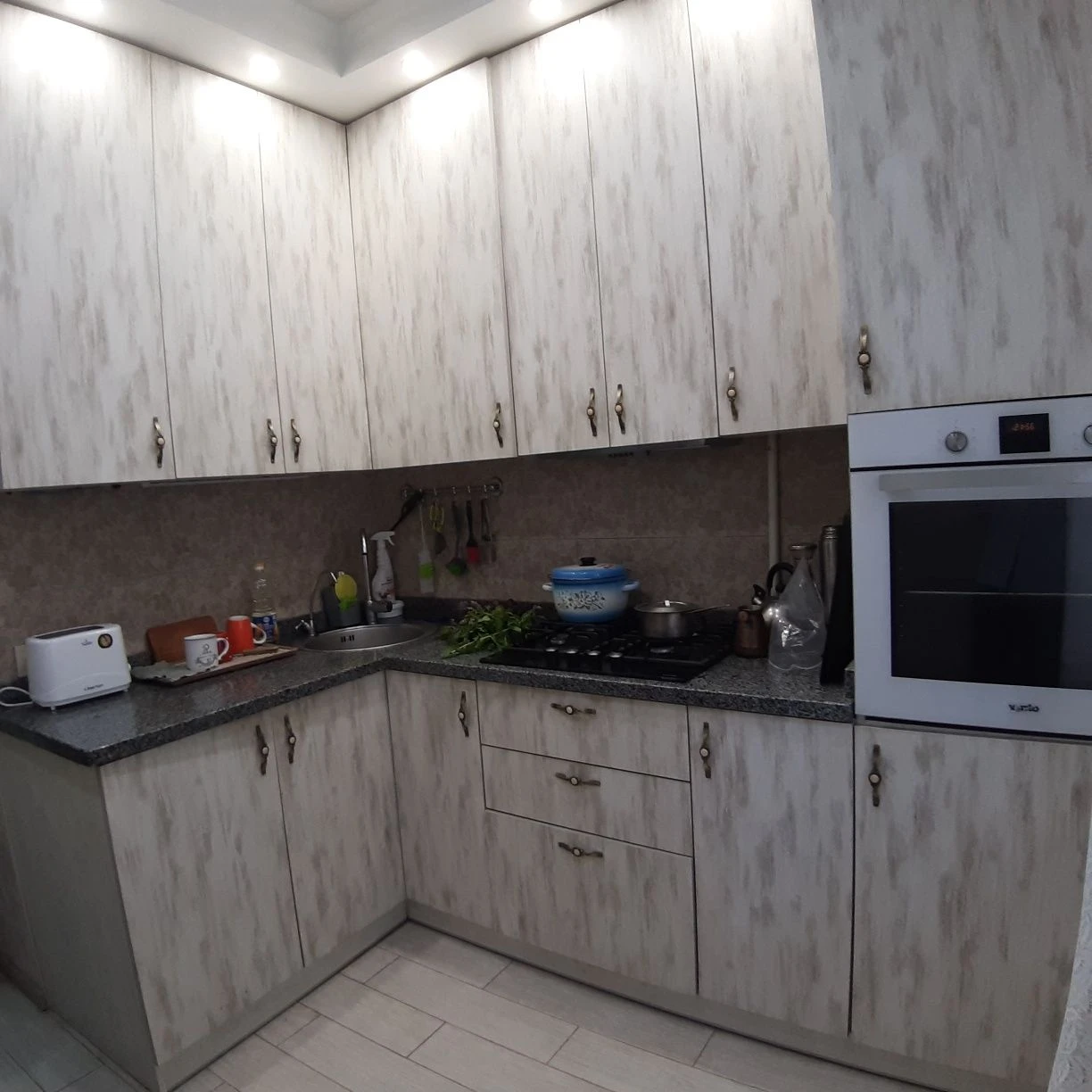 For Sale: 3-room apartment on Karachun