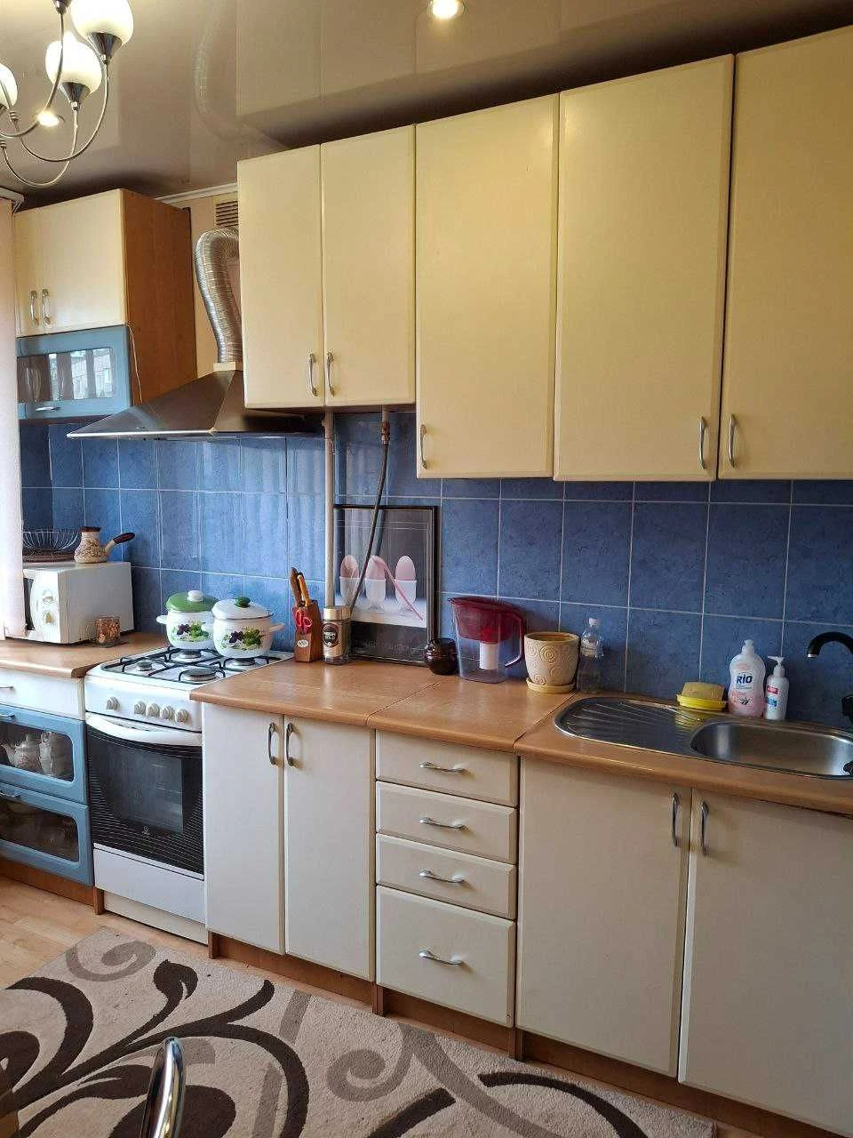 Продается 4 комнатная квартира по ул. Спасская ( Кривой Рог)