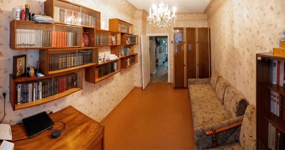 FOR SALE: Excellent 3-room Stalinist apartment in the CITY CENTER