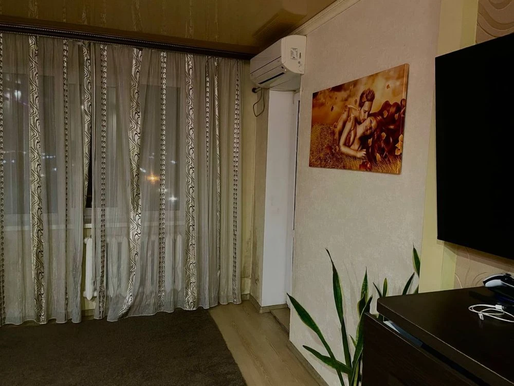 Apartment on Druzhbe! Fully furnished, Move-in ready!