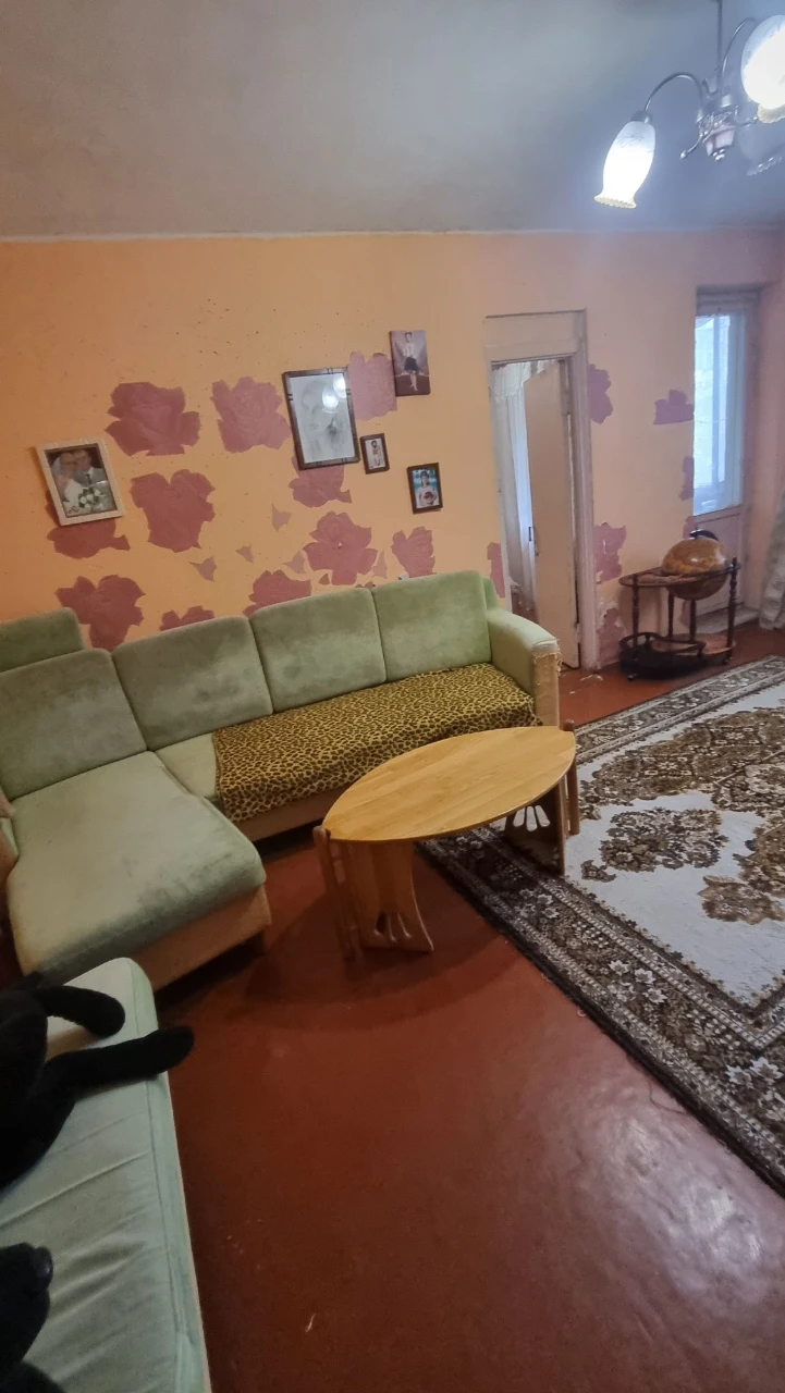 Продаж 3-кімнатній квартири в мікрорайоні "Сонячний"