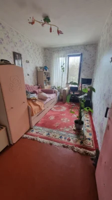 Продаж 3-кімнатній квартири в мікрорайоні "Сонячний"
