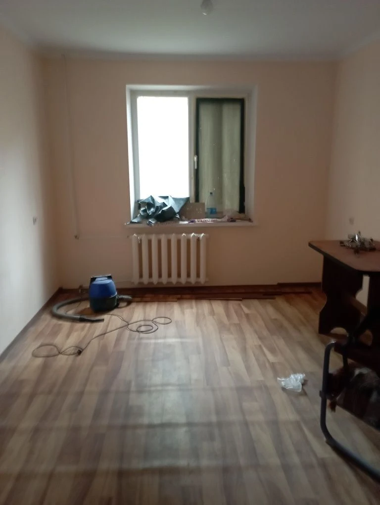 Продам трикімнатну квартиру з ремонтом.