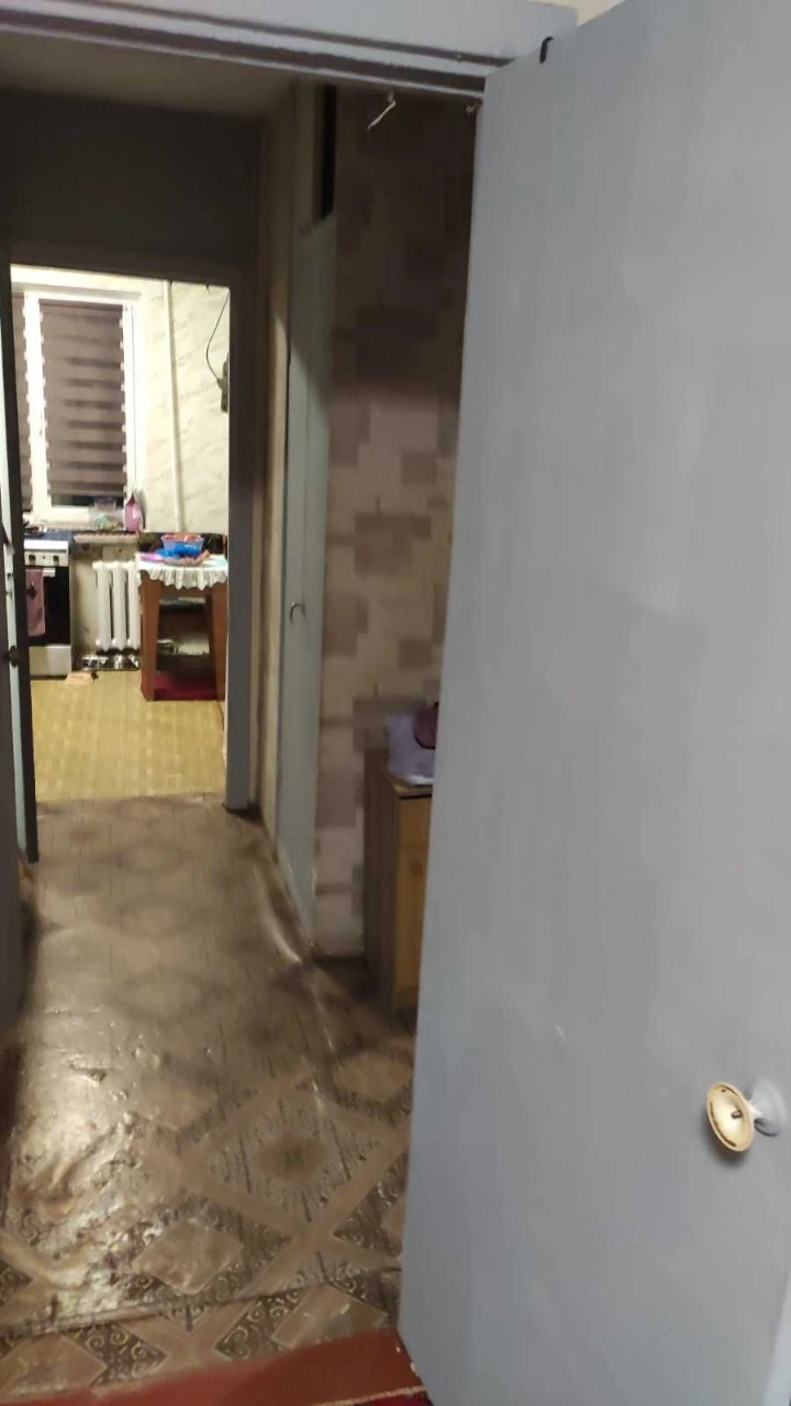 For sale a spacious 3-room "cheshka" with two balconies.