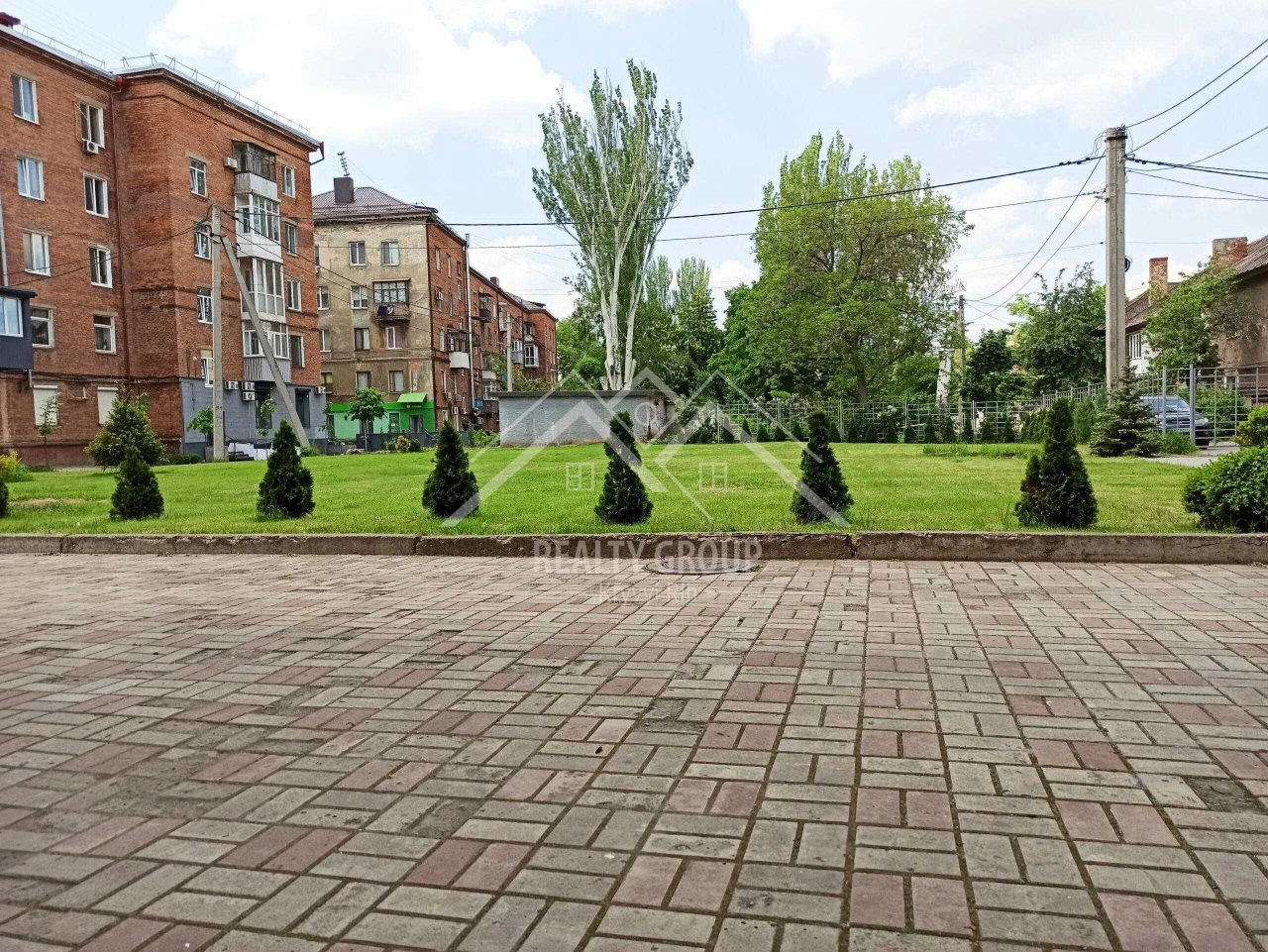 Продаж 2-кімн квартири вул. Есеніна 1 (двір закритого типу)