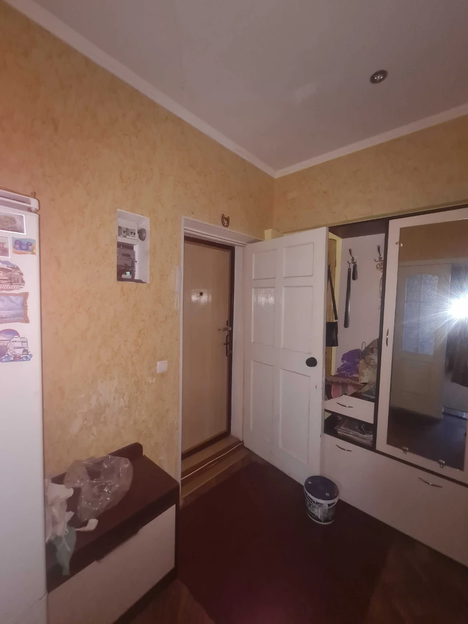 Продається 2-кімнатна квартира з газовим опаленням.