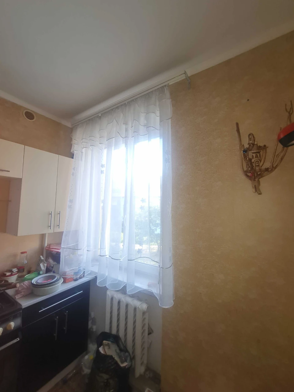 Продається 2-кімнатна квартира з газовим опаленням.