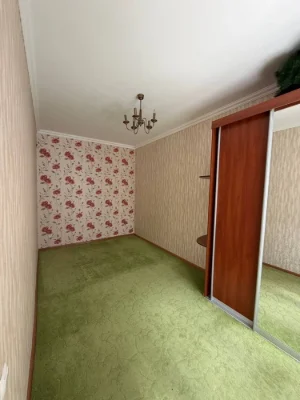 продам 4 комнатную квартиру