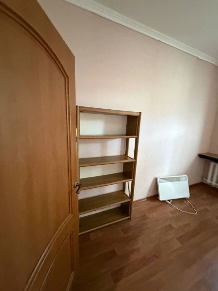 продам 4 комнатную квартиру