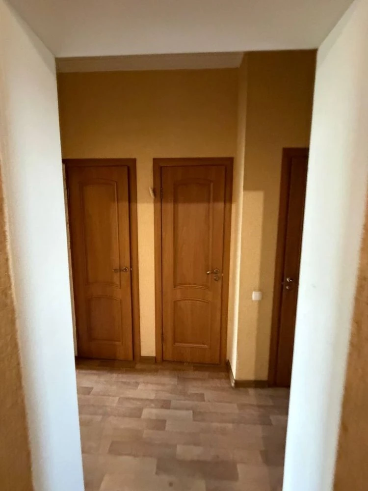 продам 4 комнатную квартиру
