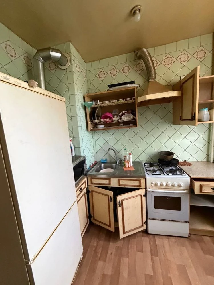 продам 4 комнатную квартиру