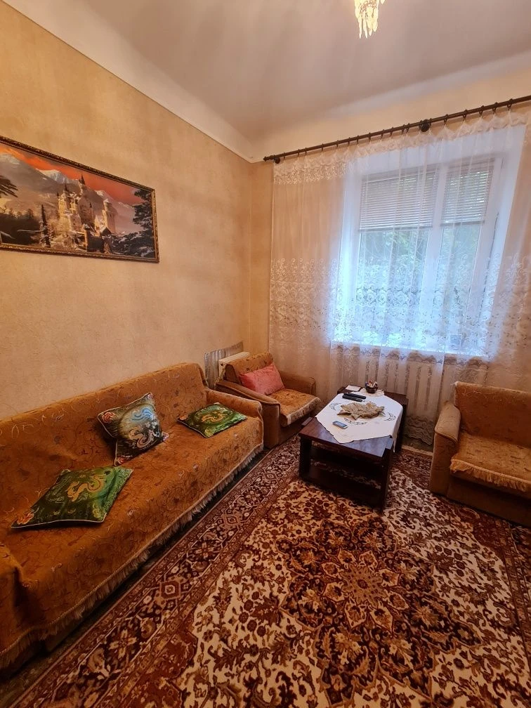 Продается 2-комнатная квартира, центр города