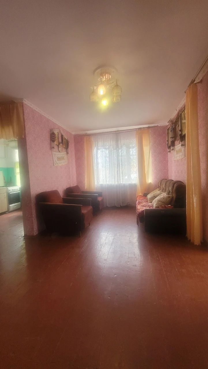 Продам 2-во кімнатну в центрі Марганця.