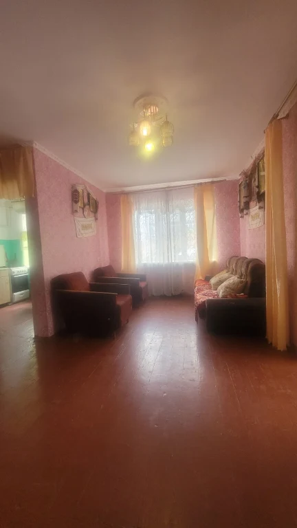 Продам 2-во кімнатну в центрі Марганця.