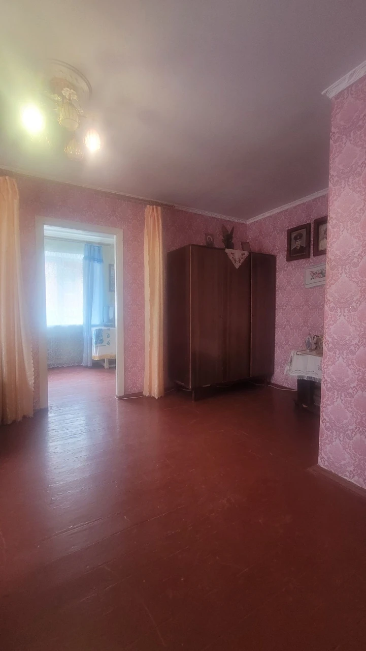 Продам 2-во кімнатну в центрі Марганця.