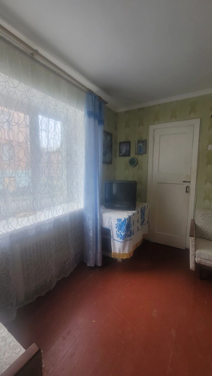 Продам 2-во кімнатну в центрі Марганця.