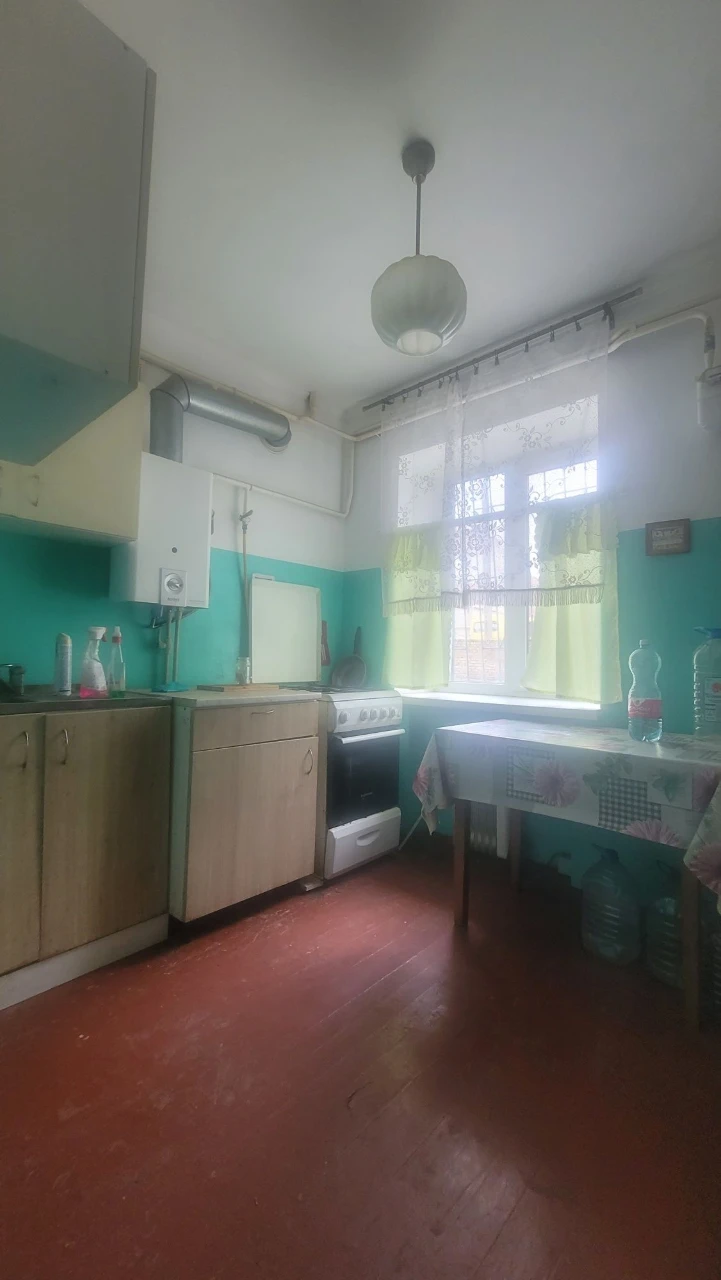 Продам 2-во кімнатну в центрі Марганця.