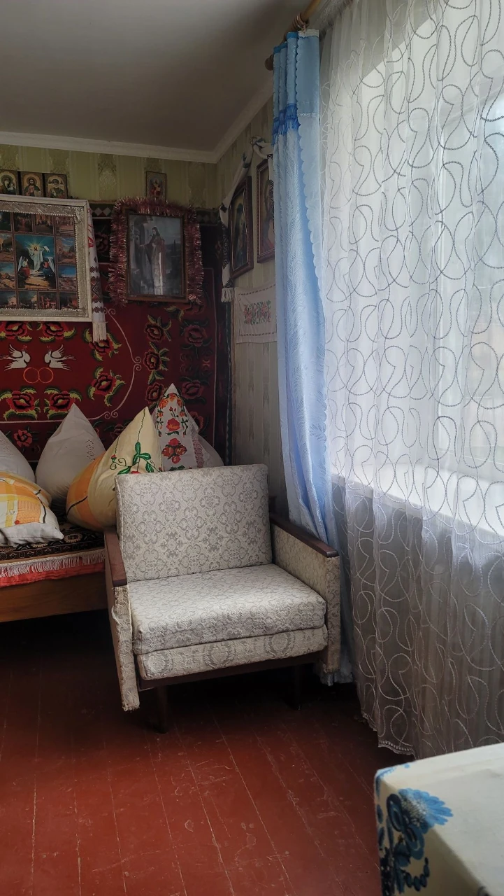 Продам 2-во кімнатну в центрі Марганця.