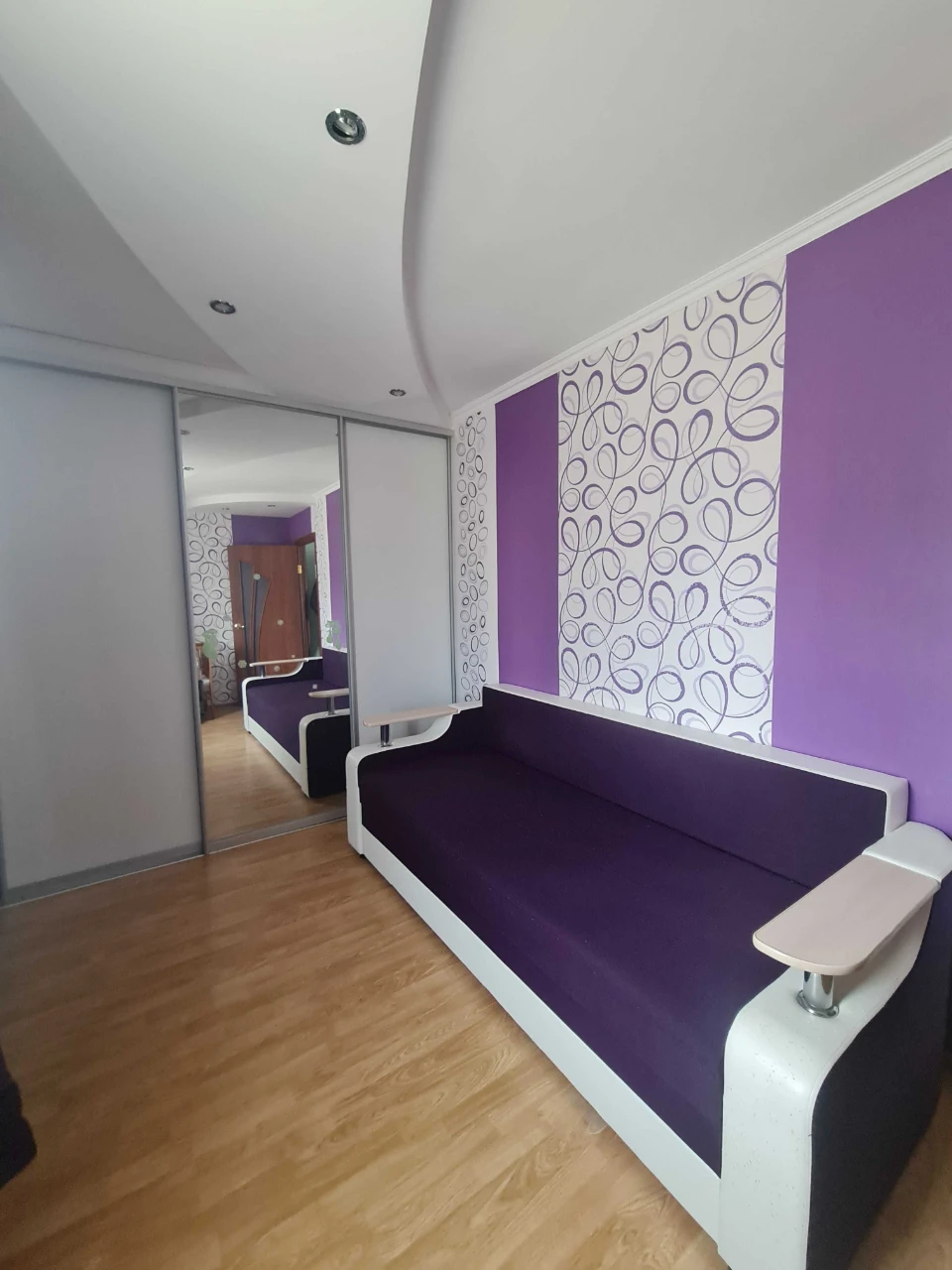 Продається 3-кімнатна квартира, 2 поверх, в Інституті