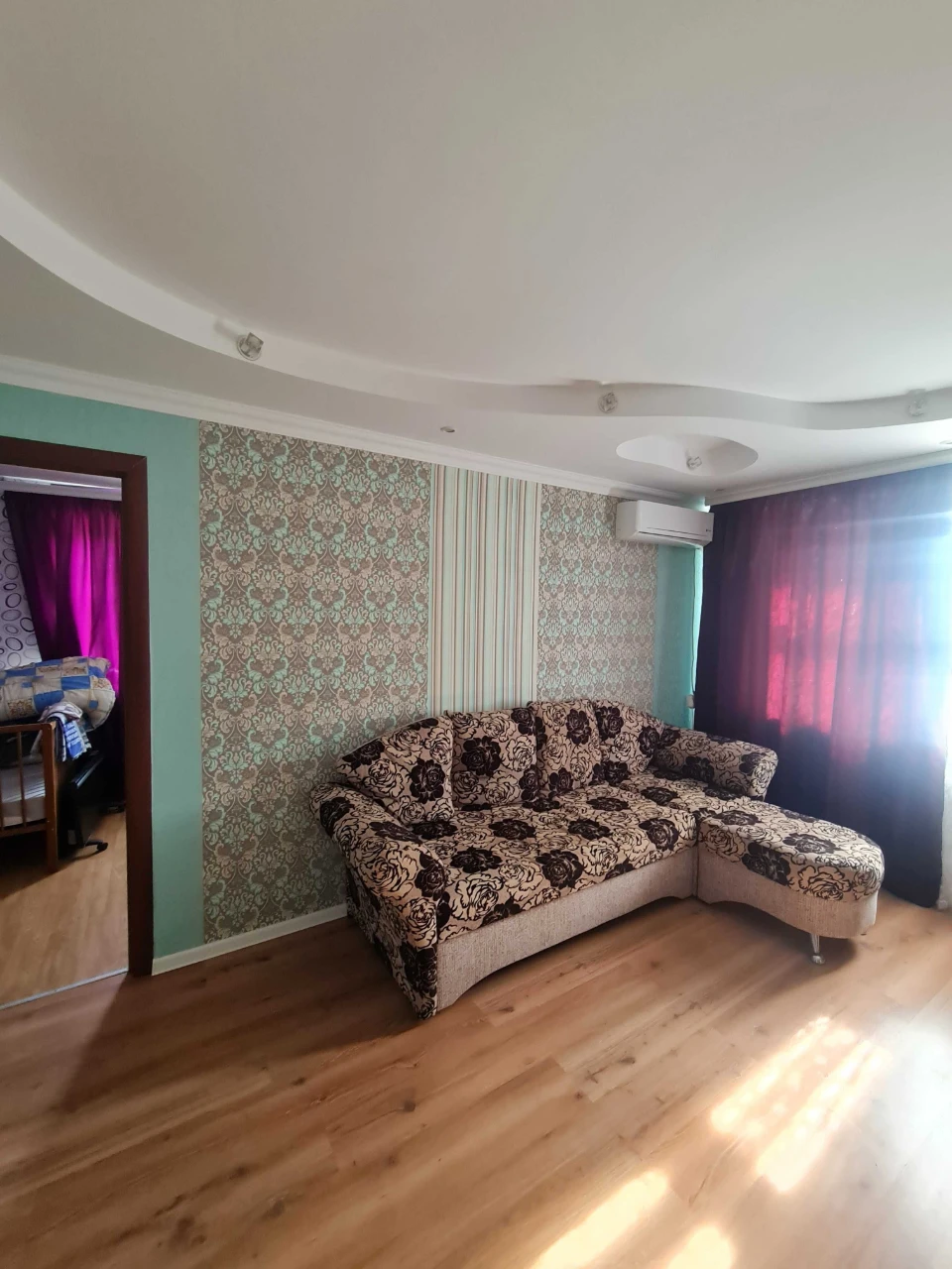 Продається 3-кімнатна квартира, 2 поверх, в Інституті