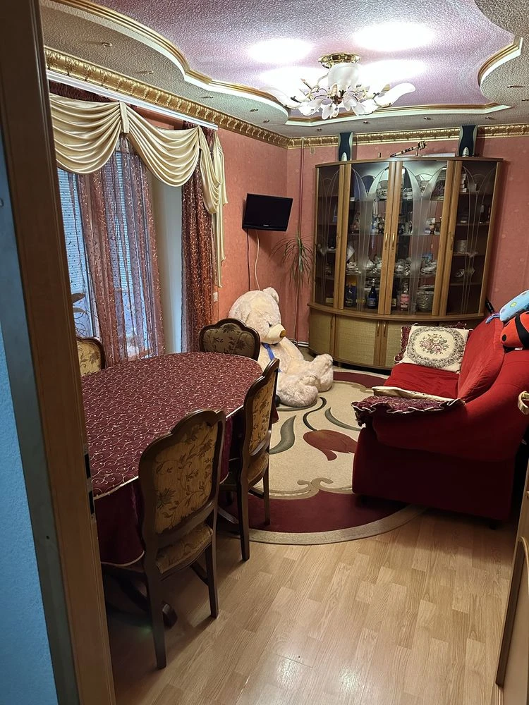 Двокімнатна квартира на площі