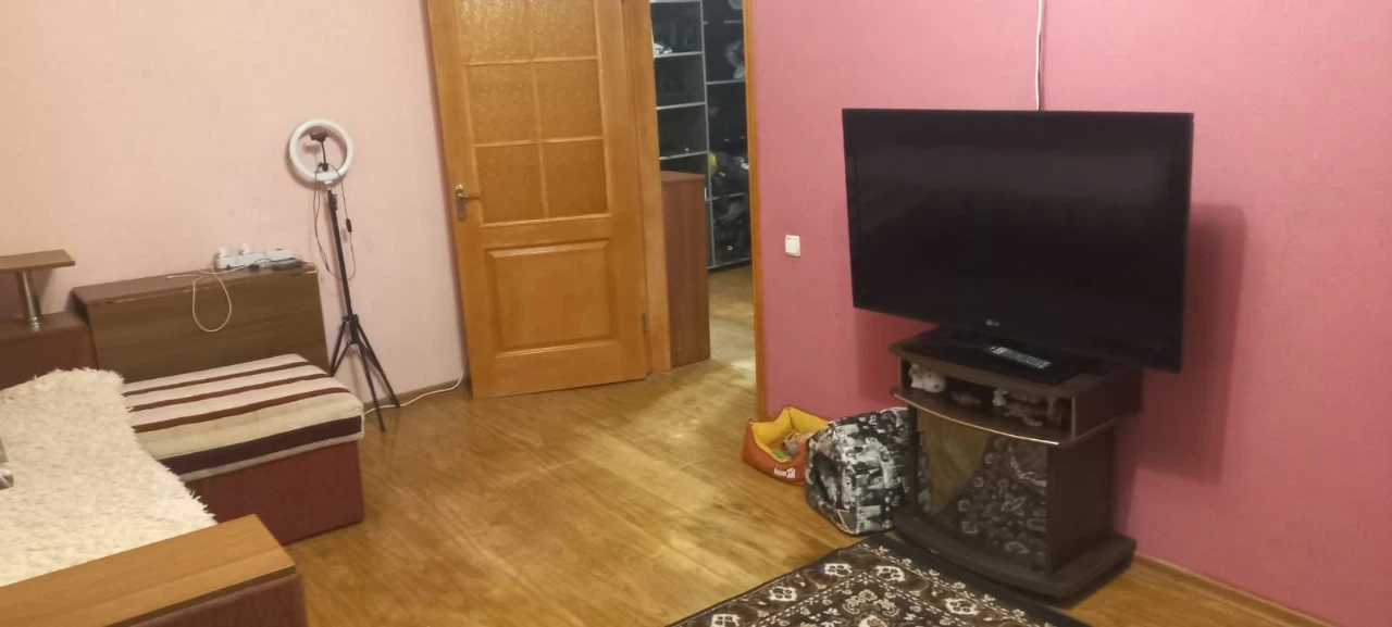 Продается трехкомнатная квартира